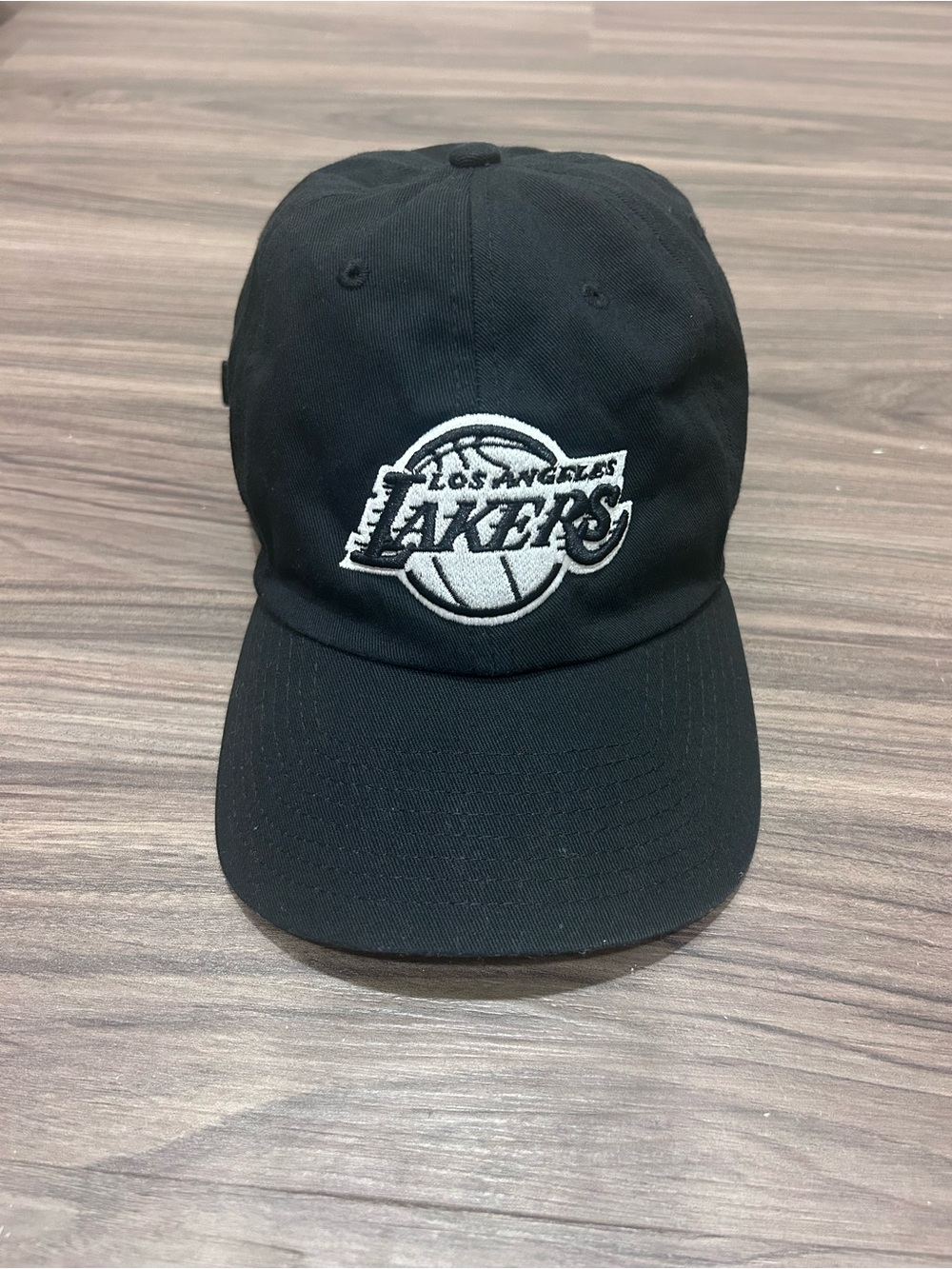 Los Angeles Lakers Black Embroidered Baseball Cap